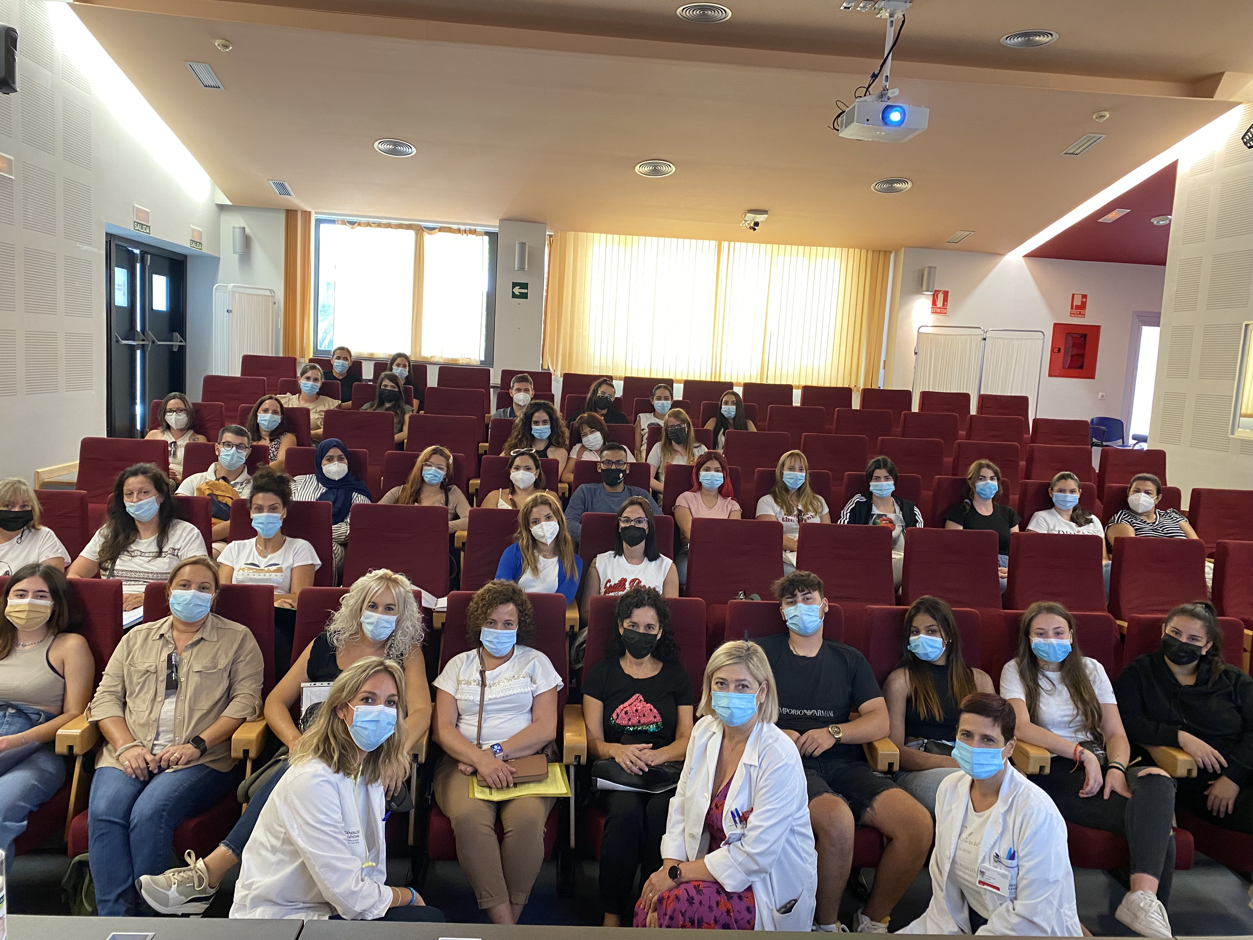 El Hospital Universitario de Torrevieja da la bienvenida a más de 30 estudiantes de enfermería que s